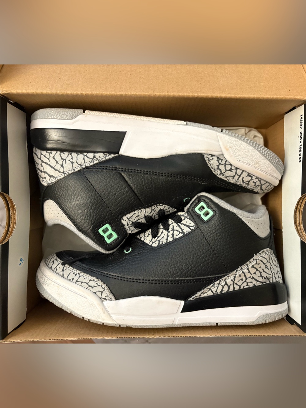 Jordan Retro 3 Black, Green Glow & Wolf Grey Sneakers Size 3Y Good Condition